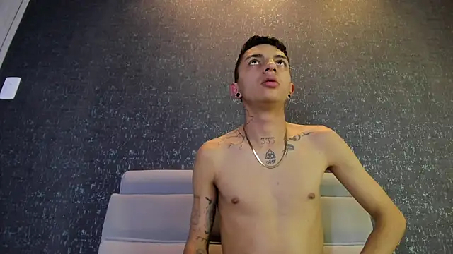 NickandAbby_'s cam snapshot