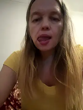 Suzanele's cam snapshot