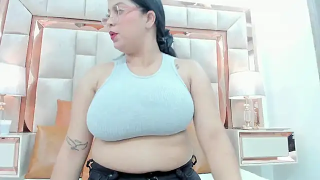 ValentinaBreats's cam snapshot