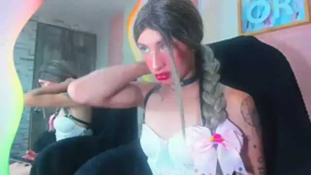 Mila_Leon's cam snapshot