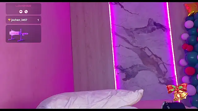 Charlotte_Love10's cam snapshot