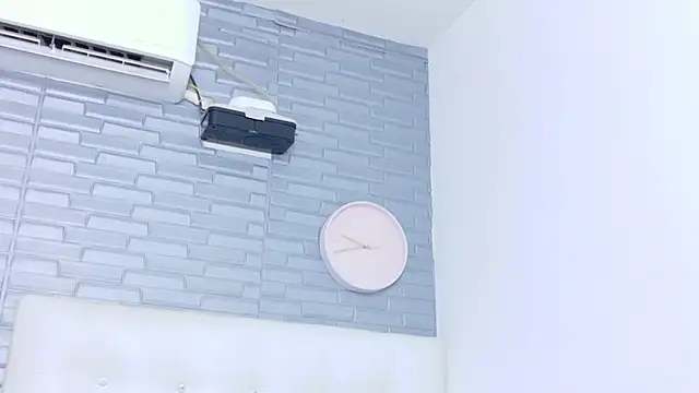 Hungry_pussy18's cam snapshot