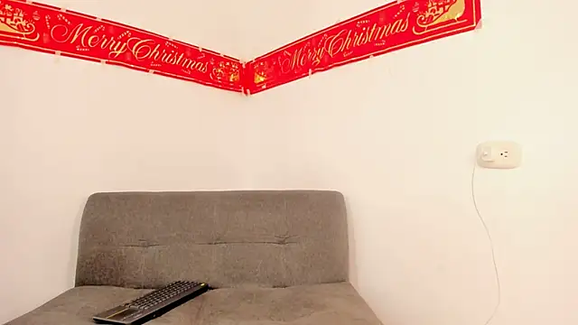 karely_and_justin's cam snapshot