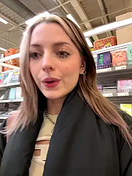 LoraaDoll live sex cam