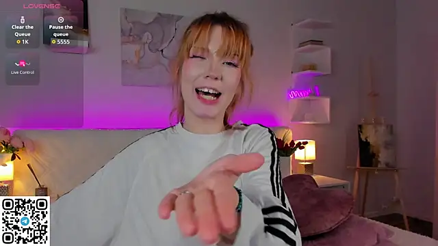 Linablueeyed's cam snapshot