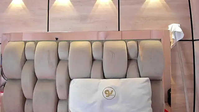 karol_lewiss's cam snapshot