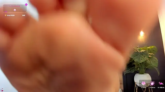 sophia_martinezz_'s cam snapshot