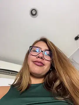 sara_calderon's cam snapshot