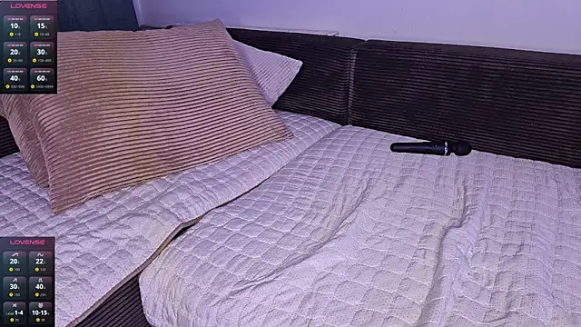 HotFrictions's cam snapshot