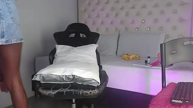 candyy_ebony's cam snapshot