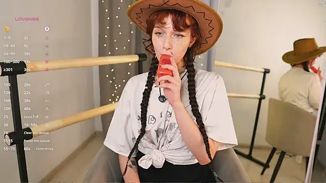 LeelooYolo's cam snapshot