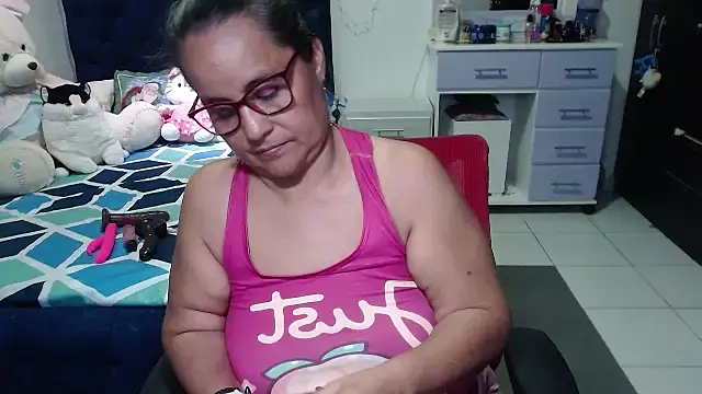 pervert_mommy_'s cam snapshot