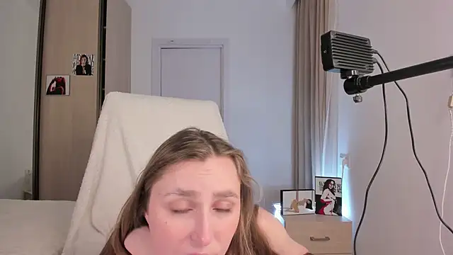 CharlotteWells's cam snapshot