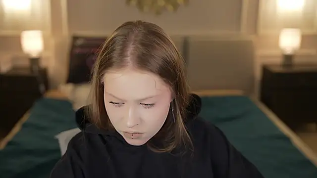 Esmie_Smile's cam snapshot