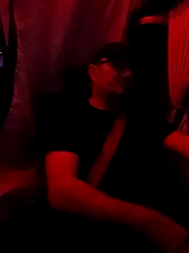 Bisexual_men's cam snapshot