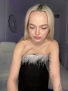 miss_blondiee's cam snapshot