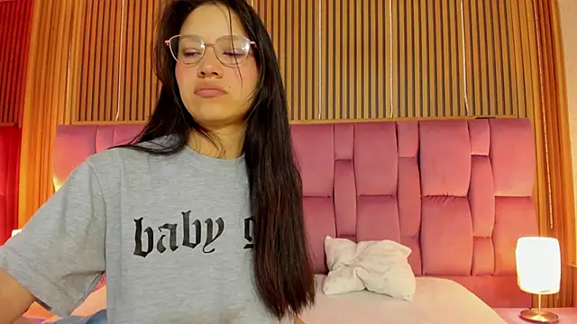 Sophie_Calloway's cam snapshot