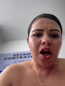 Ariana-07 live sex cam