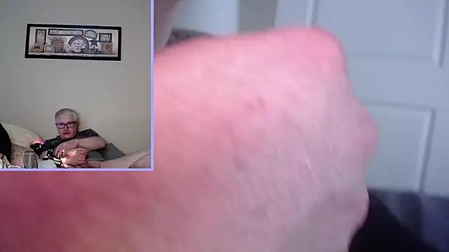 Snarfle82 live sex cam