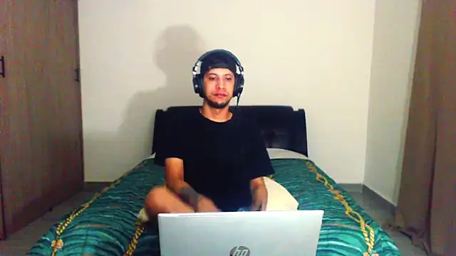 bladetrinityn's cam snapshot