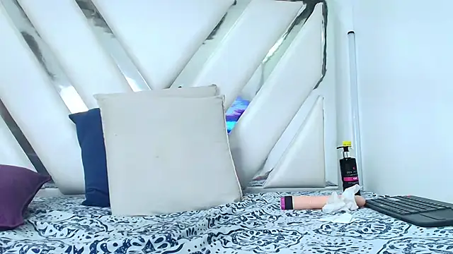 ElyThonsom's cam snapshot