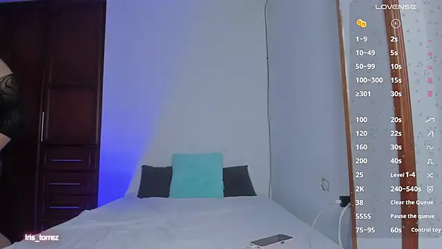 iris_torrez_'s cam snapshot