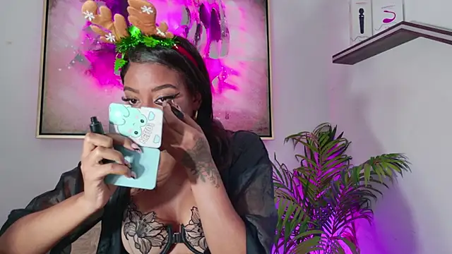 loana_vegas's cam snapshot