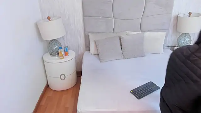 Naomii_BDSM live sex cam