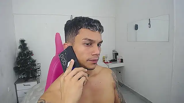 Leonard_Price live sex cam