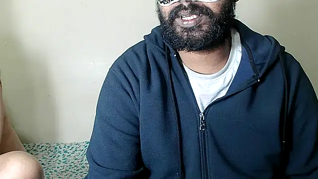 Cutehornycouples live sex cam