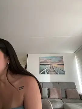 Alyshanon18 live sex cam