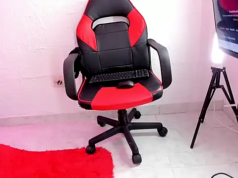 cherry_hofman's cam snapshot