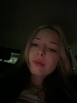 LoraaDoll live sex cam