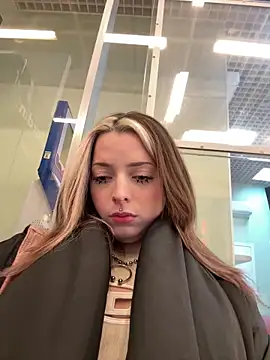 LoraaDoll's cam snapshot