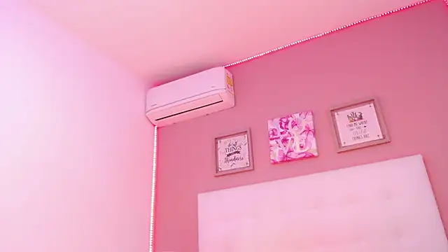 LAURALUXE live sex cam