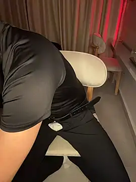 2HARDKURT live sex cam