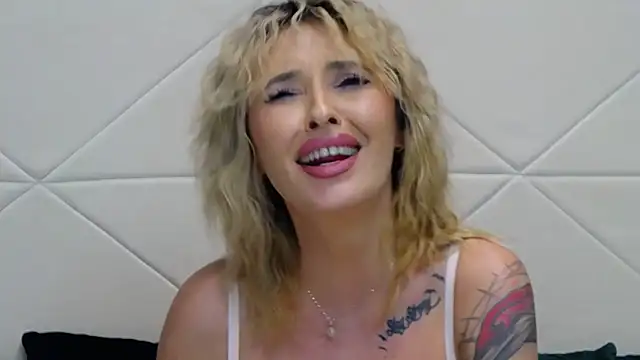 IssaSmith live sex cam