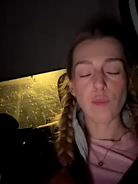 kira_mia live sex cam