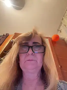 Irina2909@xh live sex cam