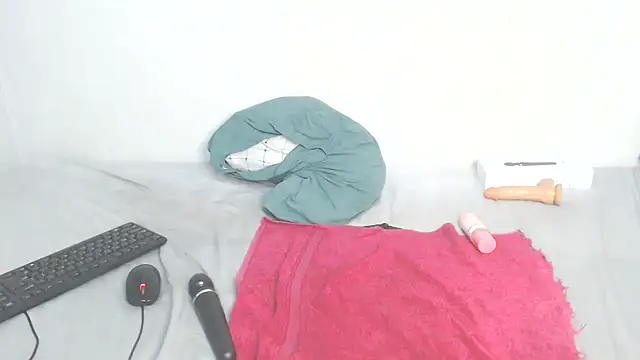 Sweet-PetiteX's cam snapshot