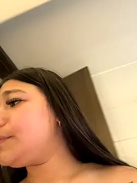 Alyshanon18's cam snapshot