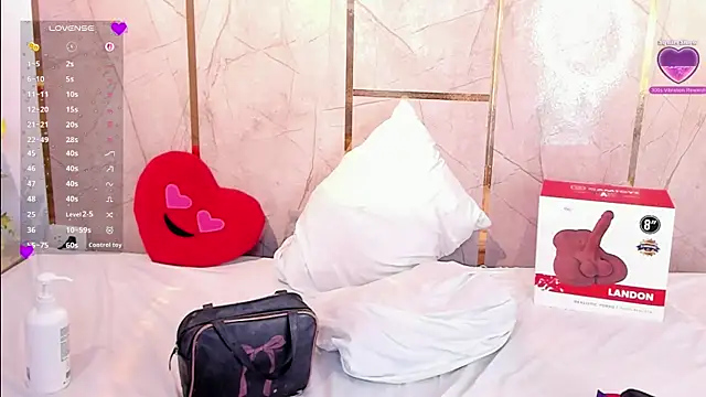 TylerBloom live sex cam