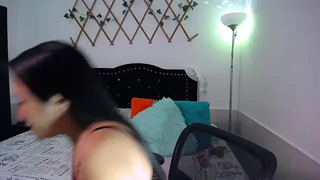 naughty_girl_4u's cam snapshot