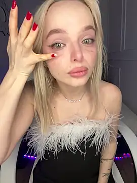 miss_blondiee's cam snapshot