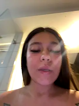 Alyshanon18's cam snapshot