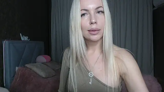 LuissaMilff's cam snapshot