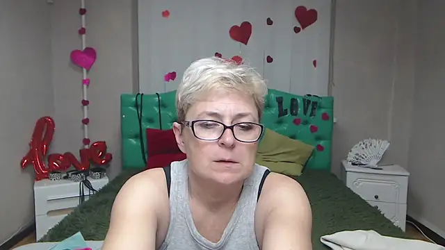 EmiliaGree live sex cam