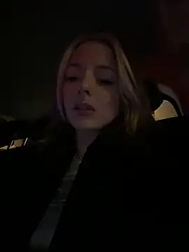 LoraaDoll live sex cam