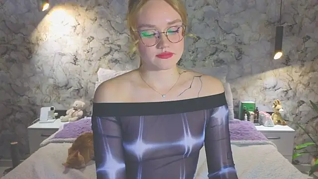 Aurora_Golden1's cam snapshot