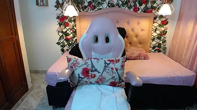 LucyCute_1's cam snapshot